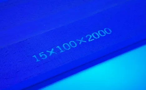エコビュートインク#200インビジブルによる木材への印字見本